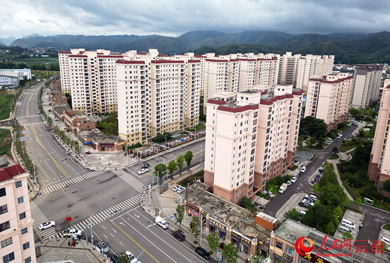 靖安安置區是全國最大的跨縣安置區。圖為安置區航拍圖。人民網記者-程浩攝-(1)