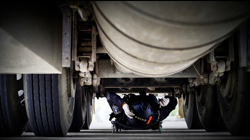 工作中的冯明湘。