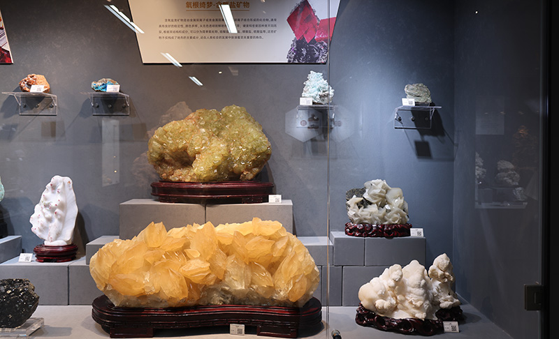 基地展示的矿石。