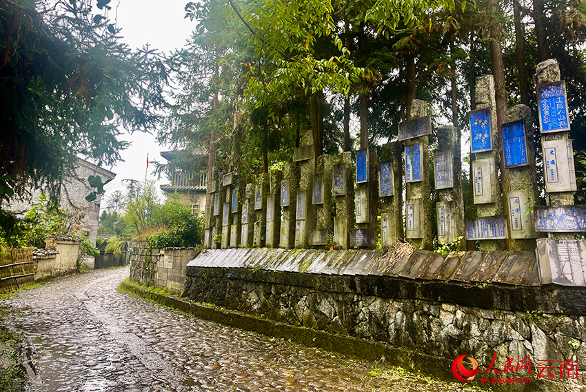 古镇一角。人民网记者 程浩摄