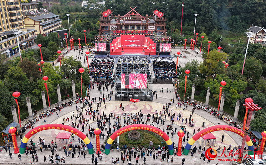 活動現場成了歡樂的海洋。人民網記者 庄志斌攝