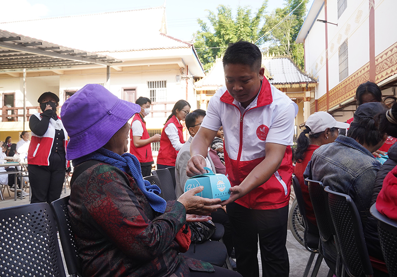 西盟县社会福利中心在开展活动。李毅摄