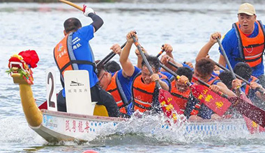 古老的赛龙舟，真正玩出了新花样