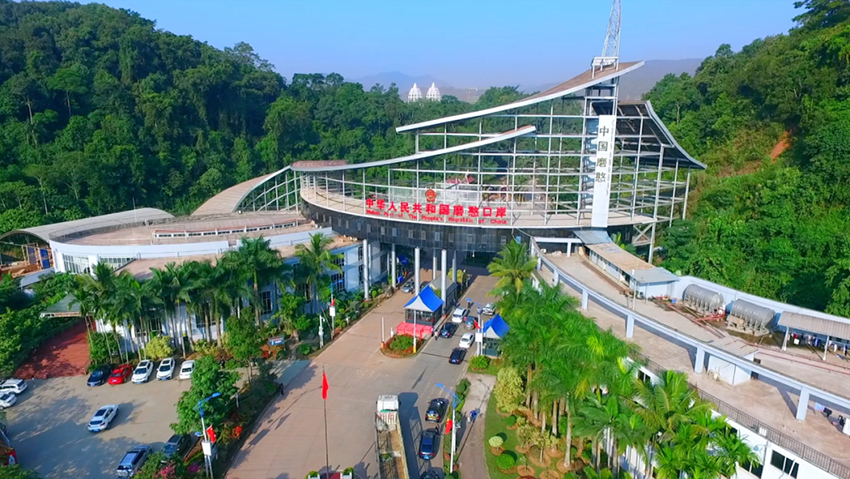 磨憨口岸是中国通往老挝唯一的国家级一类陆路口岸，也是中老铁路国际货运的“第一站”和“一带一路”倡议下澜沧江—湄公河合作框架内的关键节点。勐腊融媒体中心供图