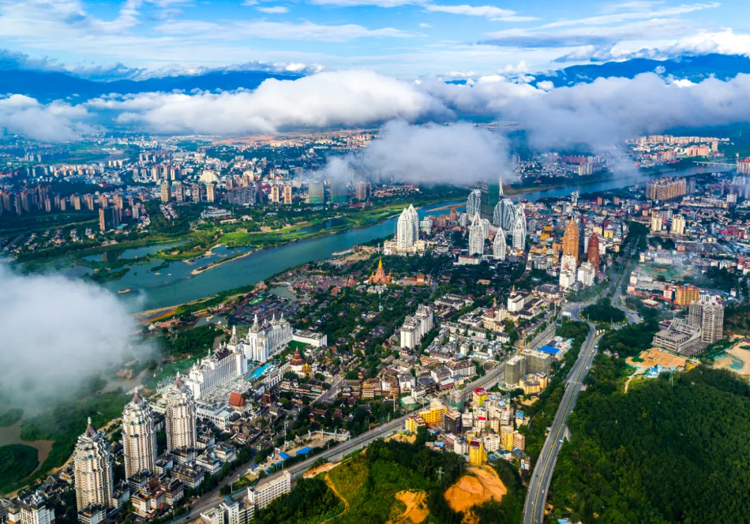 景洪市城区。刘超平/摄