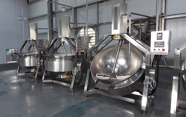 葫芦梨梨膏自动化生产线。邱美华摄