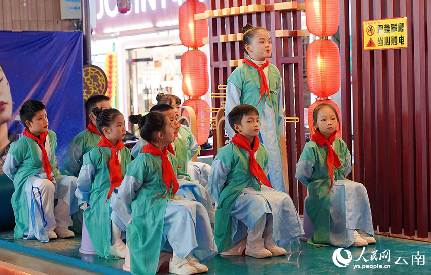 点亮云南新“夜”态之微观广南烟火直播活动现场。王竣彦摄