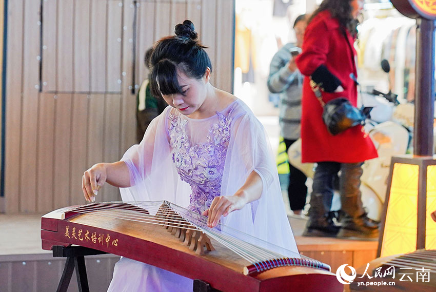 点亮云南新“夜”态之微观广南烟火直播活动现场。王竣彦摄