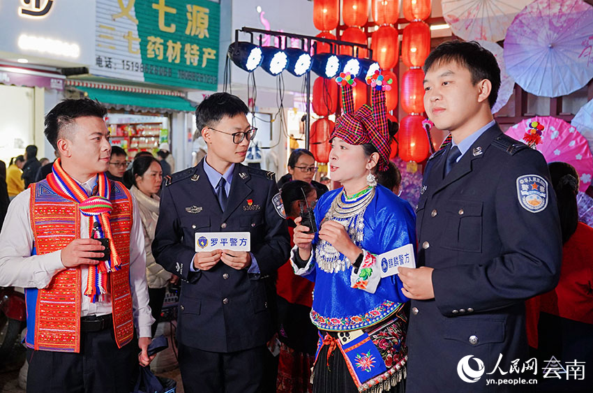 点亮云南新“夜”态之微观广南烟火直播活动现场。王竣彦摄