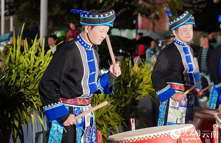 点亮云南新“夜”态之微观广南烟火直播活动现场。王竣彦摄