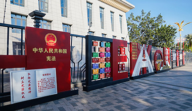 云南河口：双语普法传温情