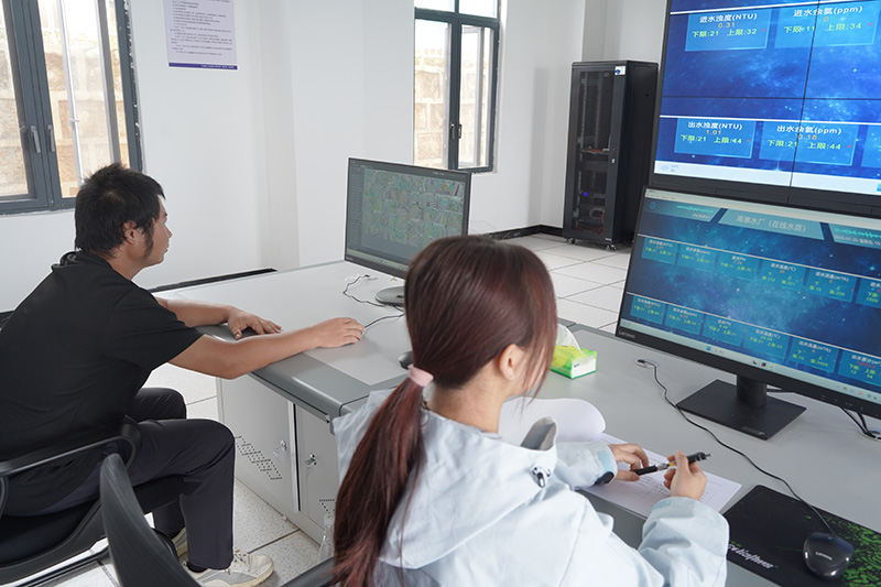 高寨水厂中控室。何啸摄