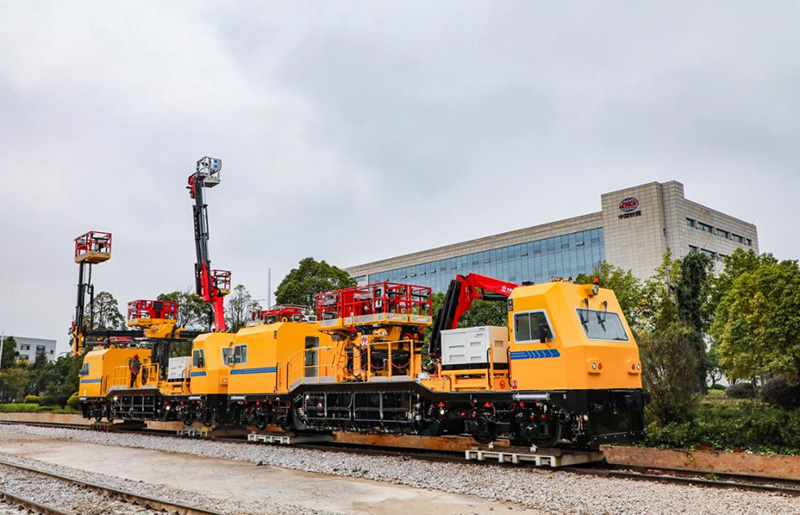 JJD-300（UZB）接触网三平台检修作业车正在调试，摄影：孟笑宇