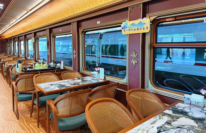 “彩云之南·昆明号”中老铁路舒适型跨境旅游专列2