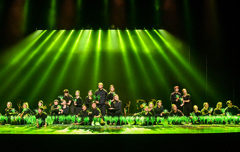 媒体通气会上,演员表演《霞客行》部分舞蹈片段。云南演绎集团供图