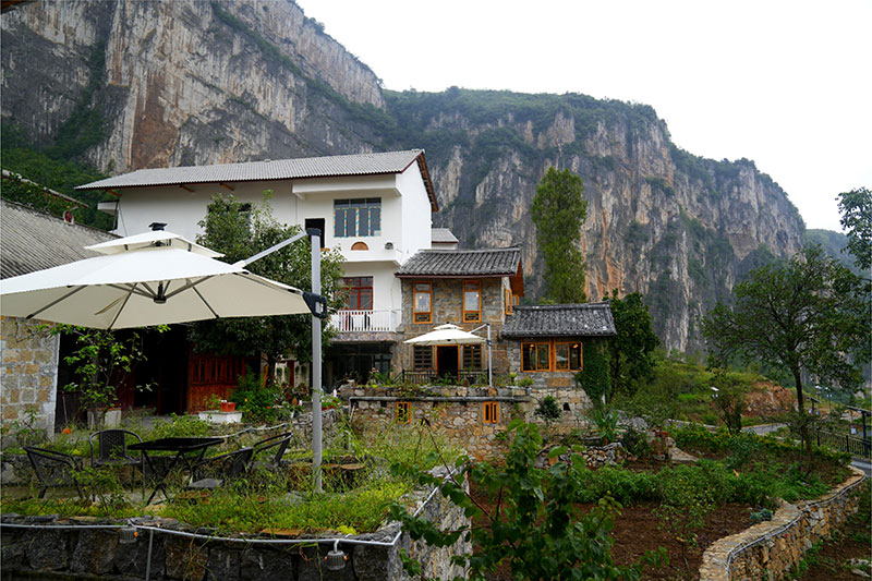 崖上石寨石頭房。