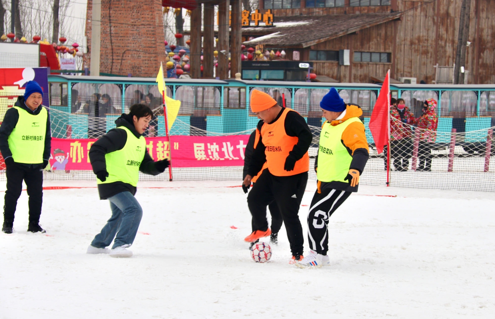 2024年，沈陽市首屆“雪地村超”在沈北新區興隆台街道激戰正酣。