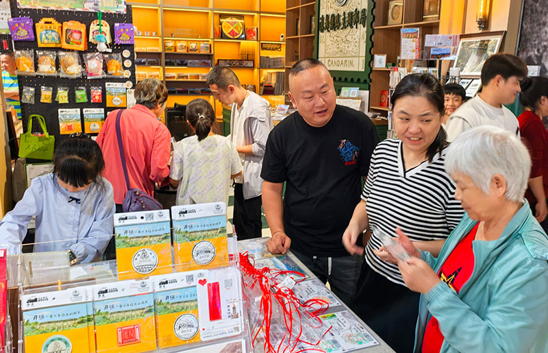 各地游客前来参观体验（资料图）。李飞摄