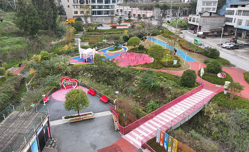 冬日暖阳下的马蹄井公园。