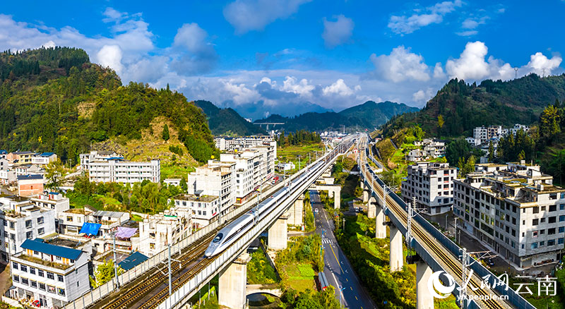 成貴高鐵威信站。柴峻峰攝