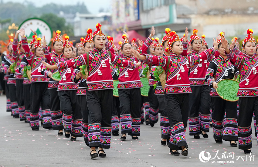 巡街游演活動。人民網記者 虎遵會攝