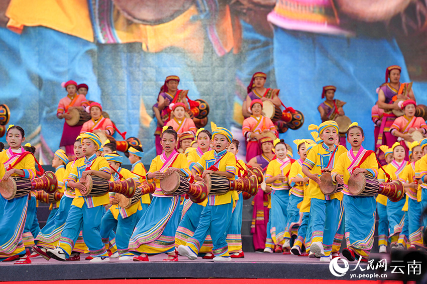 慶祝大會文藝展演。人民網記者 虎遵會攝