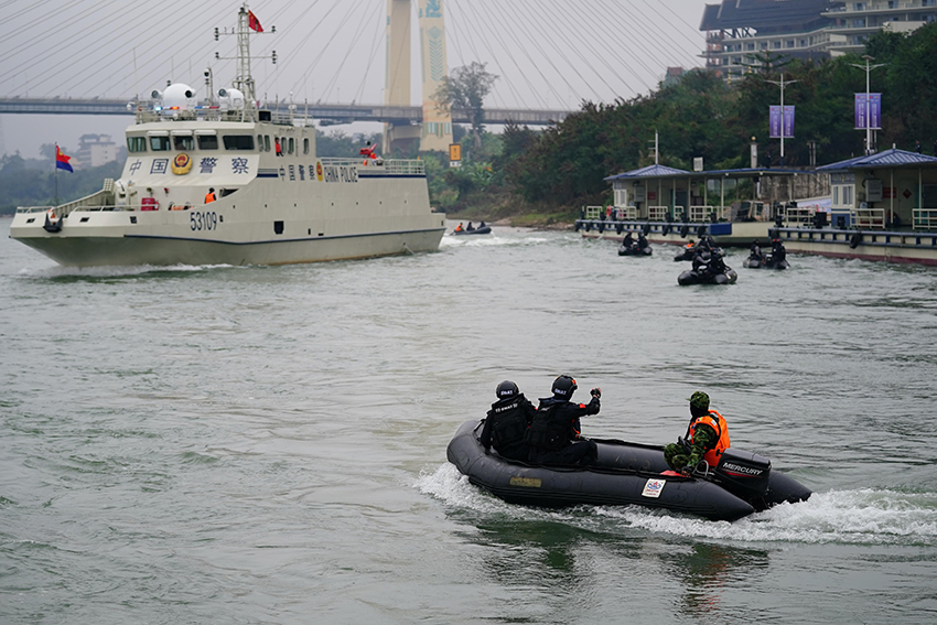 中老缅泰举行处置水上突发事件联合演练。云南省公安厅供图