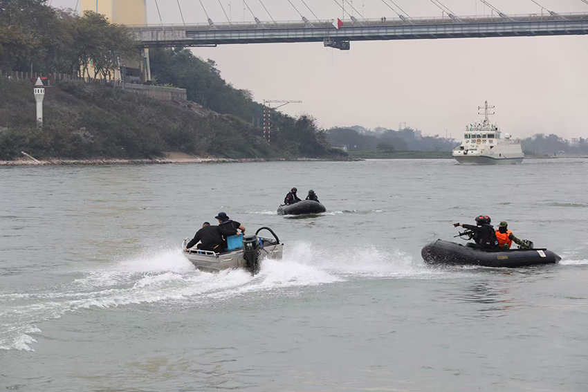 中老缅泰举行处置水上突发事件联合演练。云南省公安厅供图