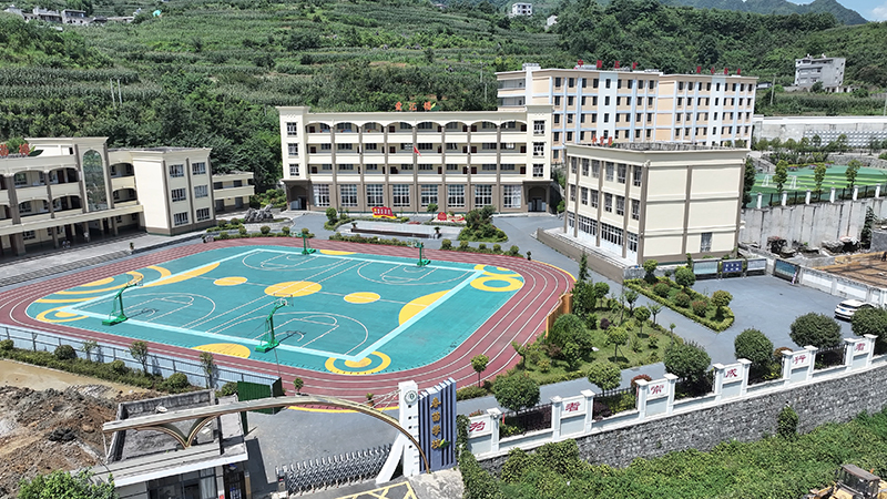 镇雄县春苗学校航拍照片