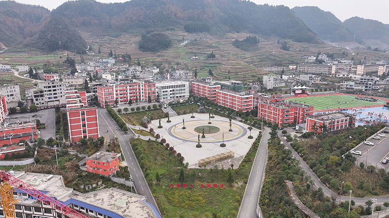 镇雄县以勒中学航拍照片