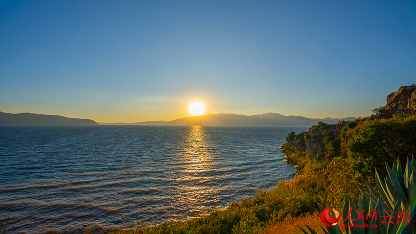 落日下時的撫仙湖。謝羅凱攝