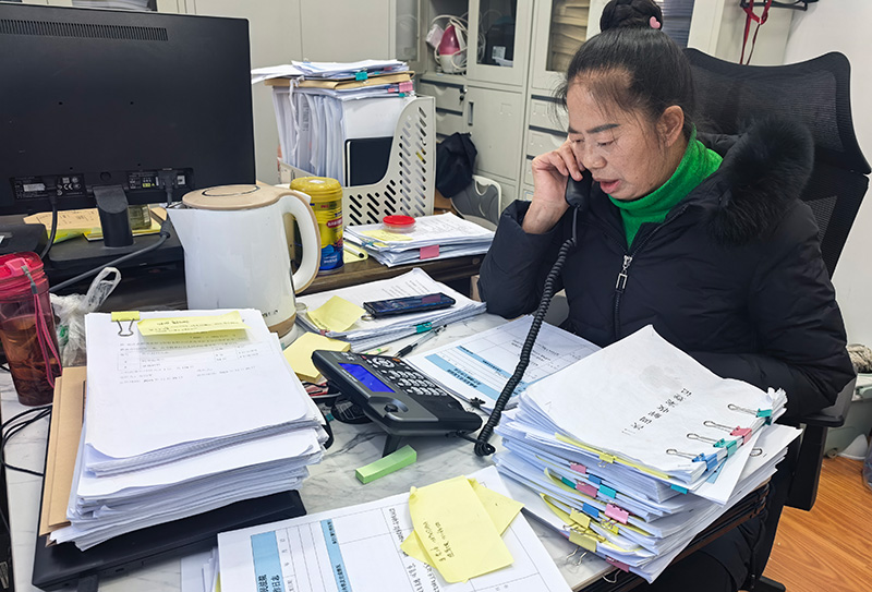 聘请退休法官开展二次调解。