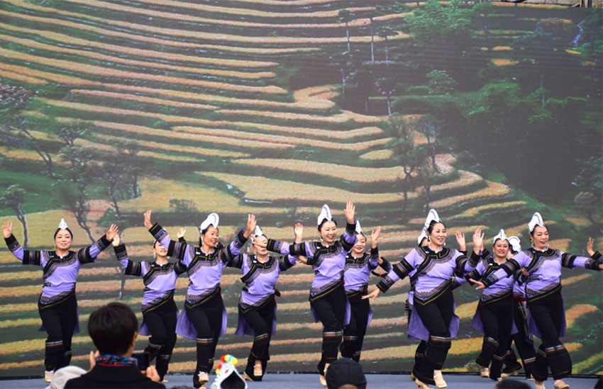 乐作舞表演。何自光摄