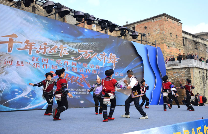 乐作舞表演。何自光摄