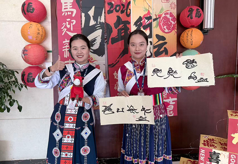 云南省内各机场航站楼内上演丰富多彩的活动。