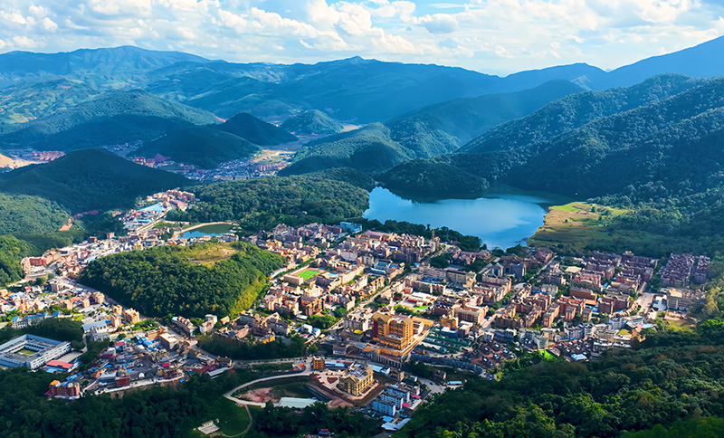 西盟城区航拍。西盟县融媒体中心供图