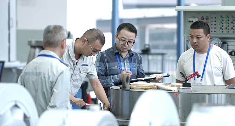 【3】驻滇电力央企技能竞赛参赛选手正在开展赛前调整实操培训。华能澜沧江公司检修分公司供图