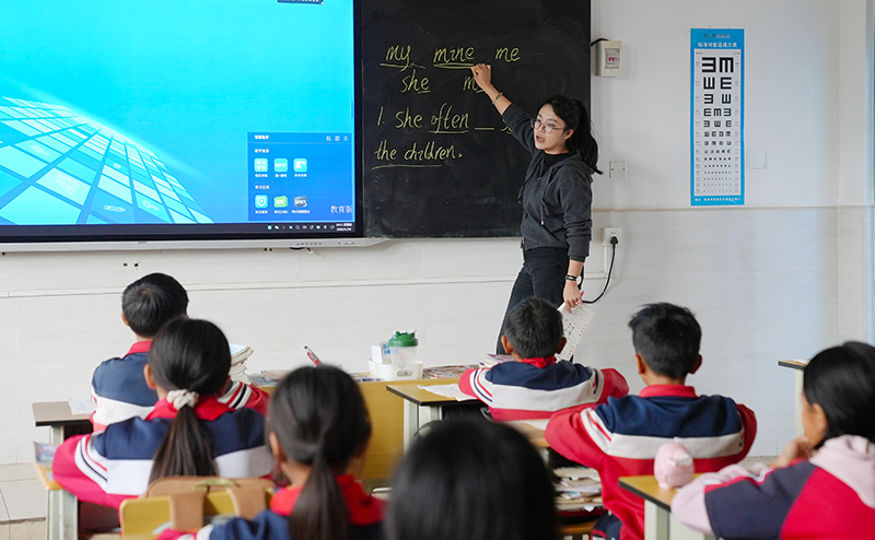 楊茜正在上課。陳龍汝男攝