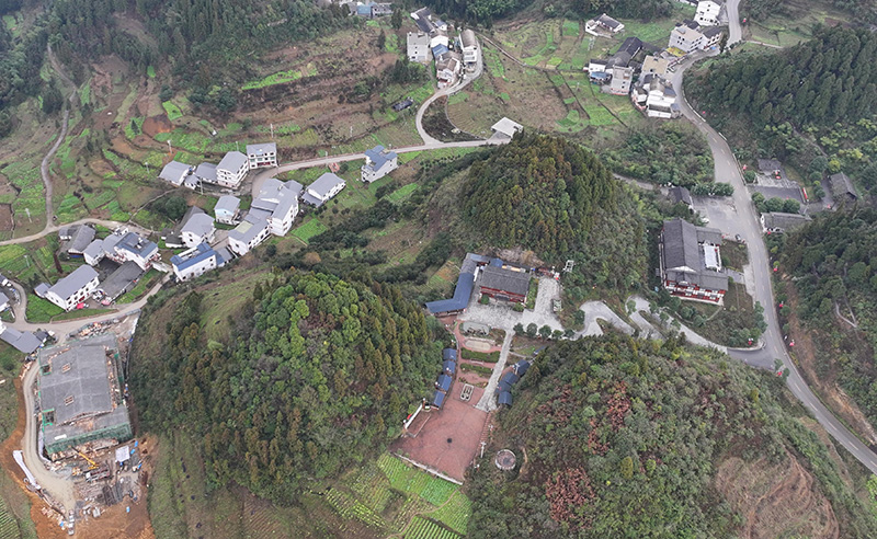 2025年12月31日,花房子片区(从左到右依次为红色研学营地、红色记忆主题餐厅红军长征过云南情景体验馆、水田寨花房子会议旧址)