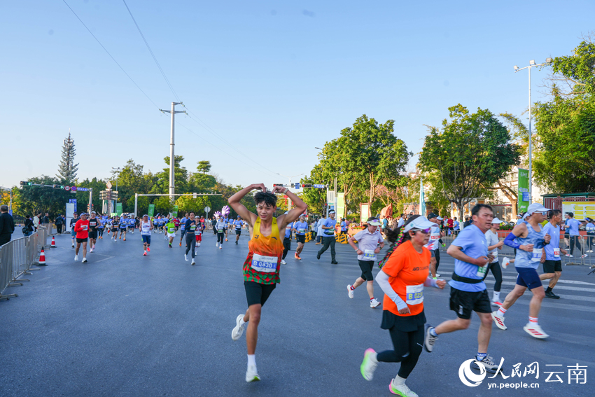 2026普洱思茅馬拉鬆賽事現場。人民網 王嫻攝