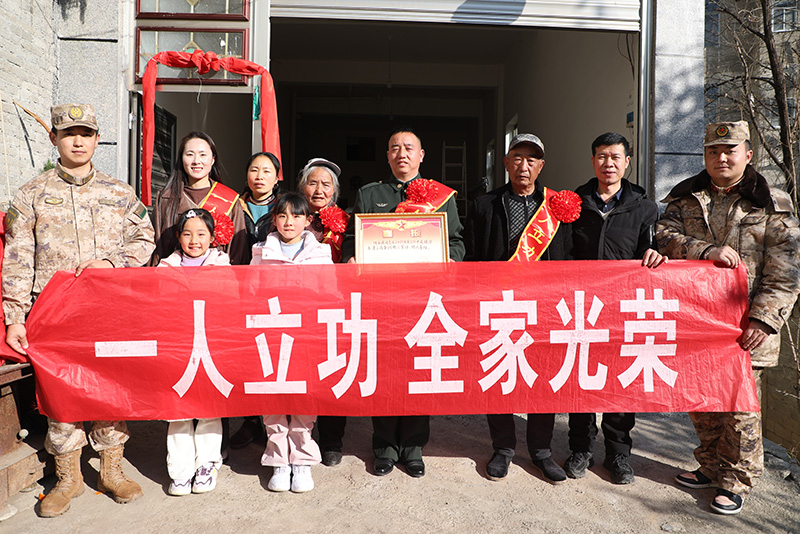 陈永波及其家属（朱睿摄于1月22日）