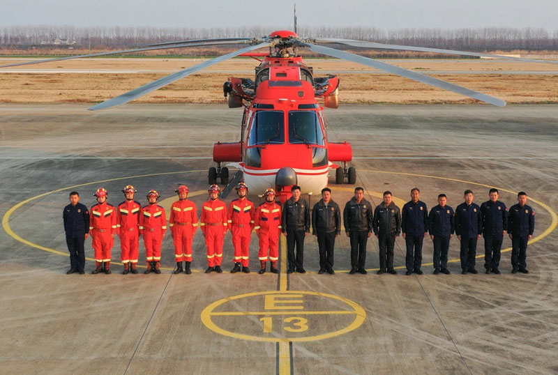 靠前驻防机组抵达武汉后与华中区域应急救援中心人员合影(华中区域救援中心供图)