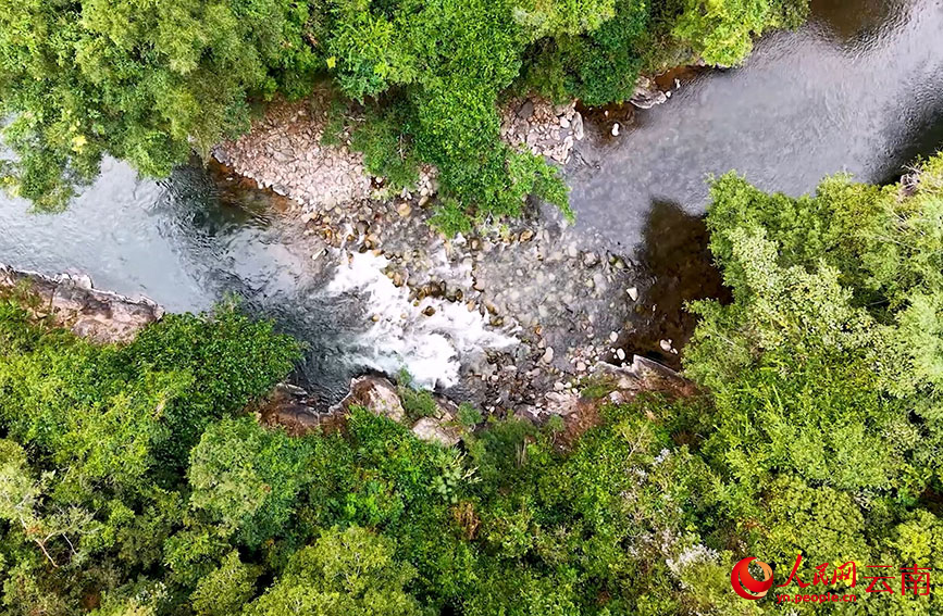 渣吗河两岸绿意浓浓。马冬师摄