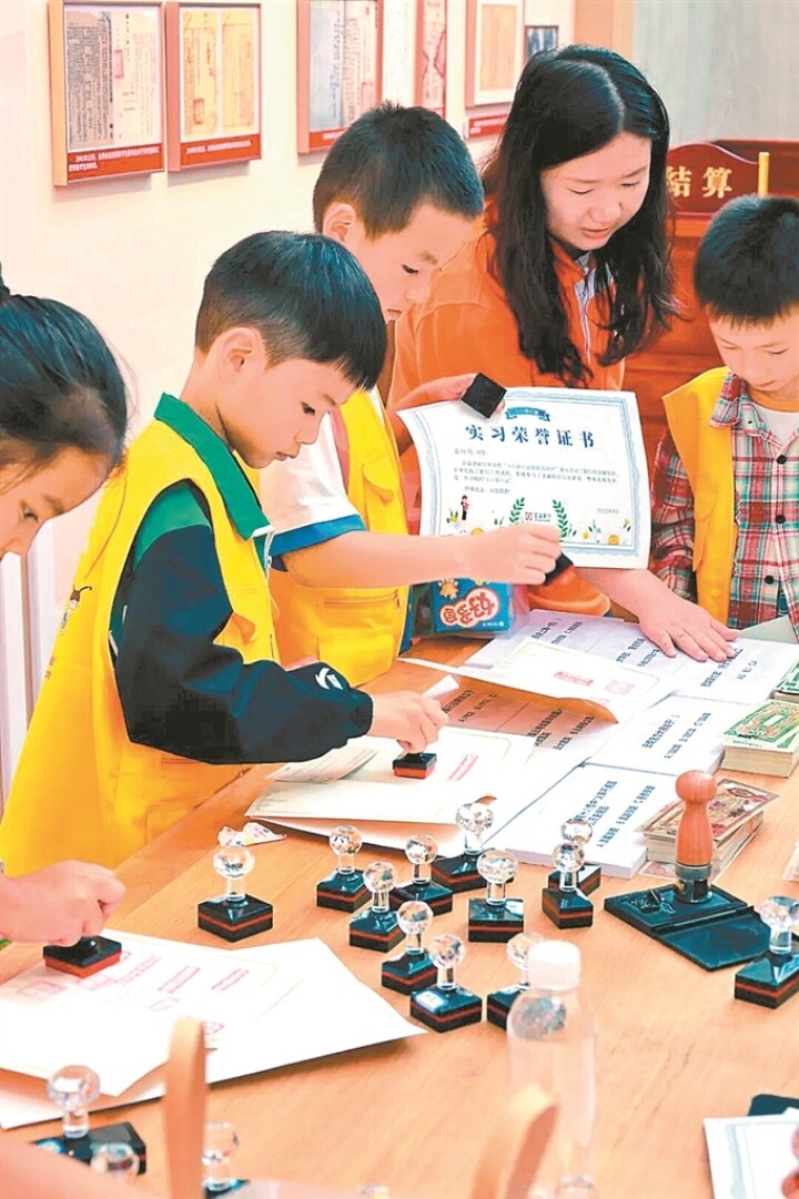 富滇银行举办暑期爱心托管班