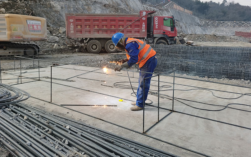 220千伏启程输变电工程施工现场。王堃摄