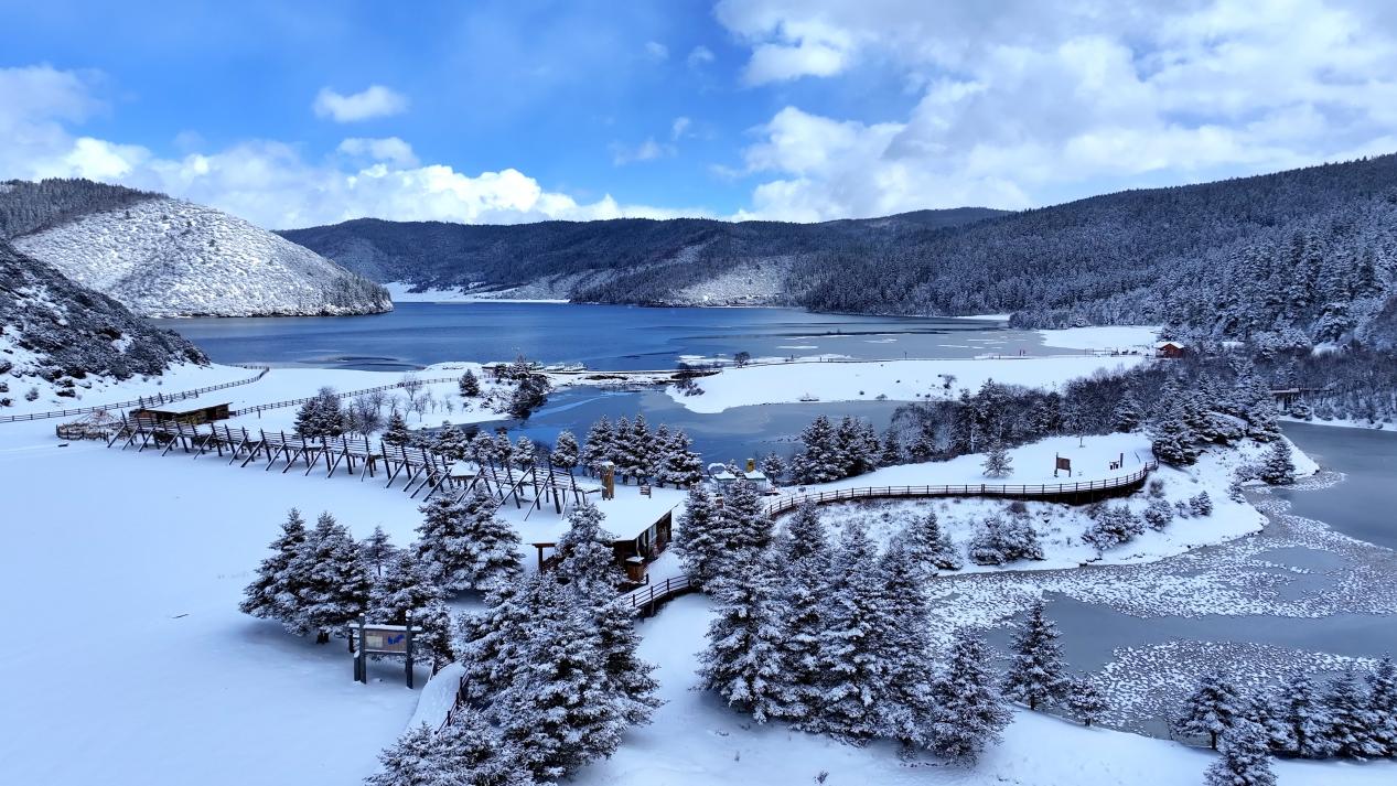 雪后的普達措景區。邊瑪次主 攝