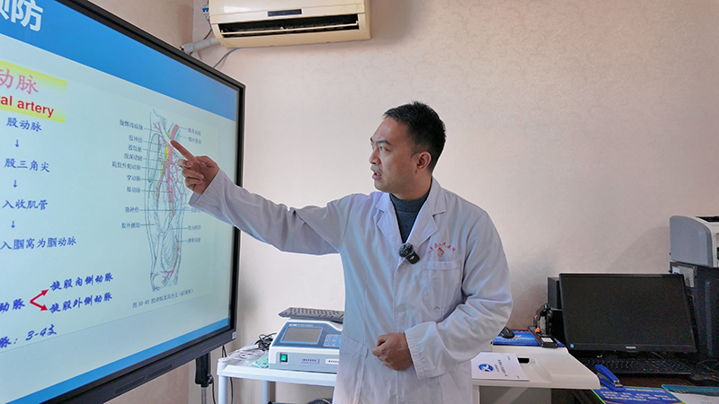 蒋红高在开展业务培训-2026年2月3日摄