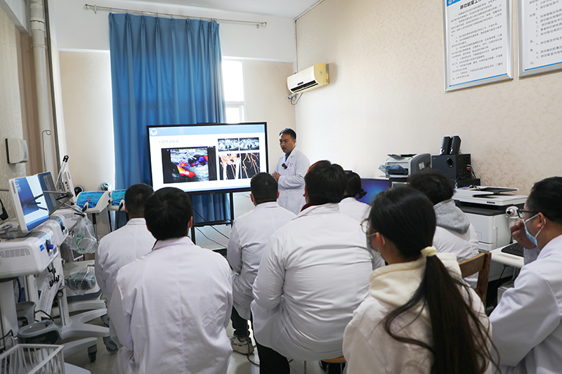 蒋红高在开展业务培训-2026年2月3日摄-(2)