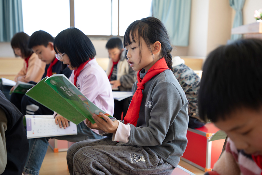 同學們在閱讀。趙成杰攝