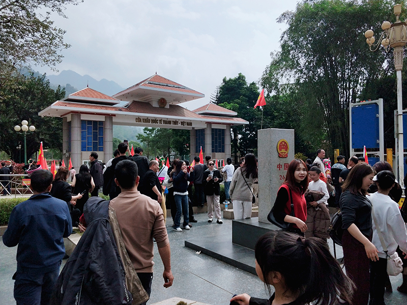 火热的边境游。